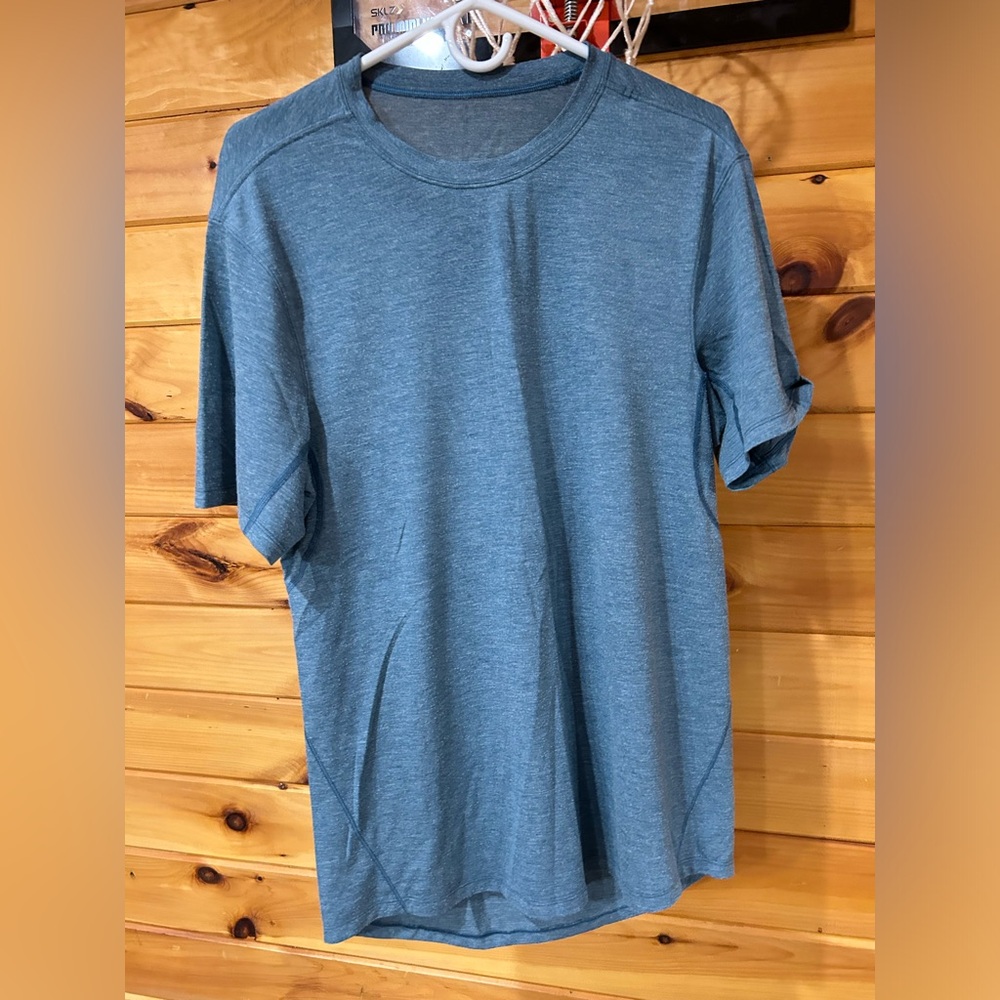 Men’s lululemon t-shirt
